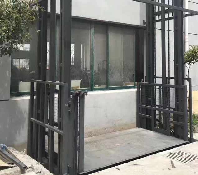 安源导轨式施工升降机助力民生工程提速增效